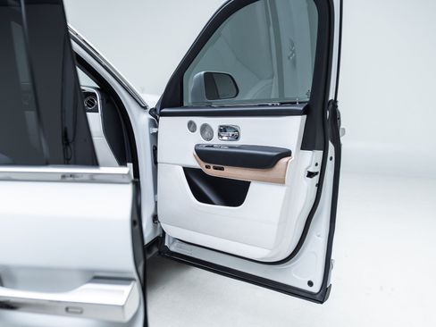 Used 2019 Rolls-Royce Cullinan AWD/4WD image 38