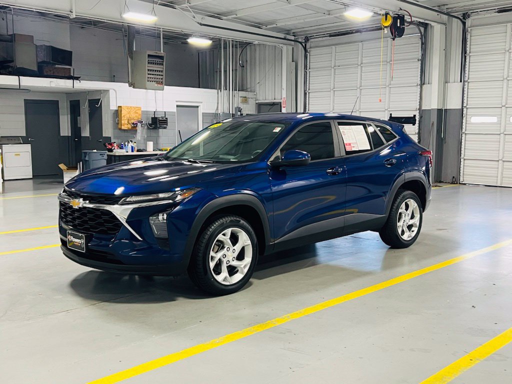 Used 2024 Chevrolet Trax LS w/ LS Convenience Package FWD image 13