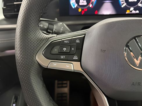 New 2025 Volkswagen Tiguan SE R-Line image 13