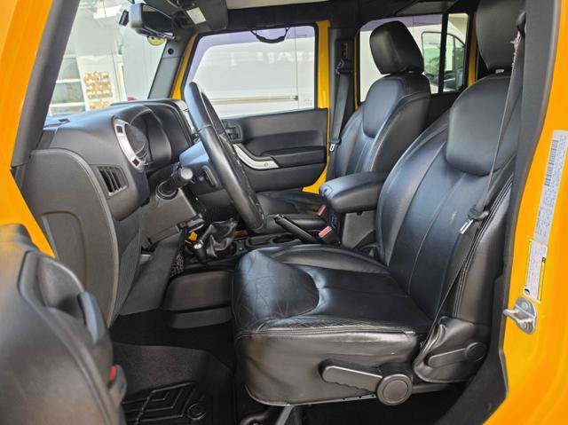 Used 2015 Jeep Wrangler Unlimited Sahara w/ Max Tow Package AWD/4WD image 13