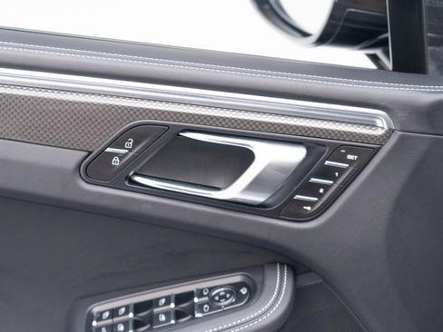 Certified 2025 Porsche Macan GTS image 21