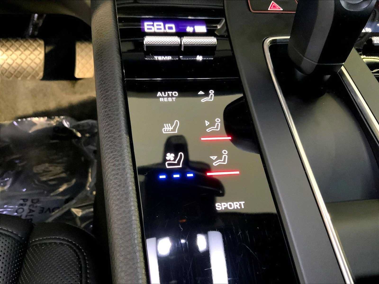 Certified 2024 Porsche Macan AWD/4WD image 37
