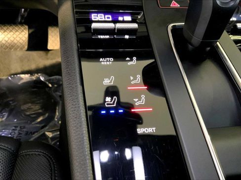 Certified 2024 Porsche Macan AWD/4WD image 37