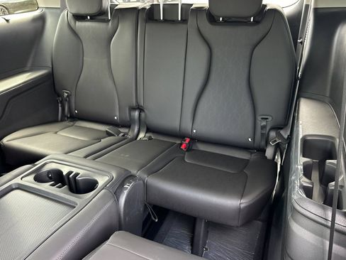 New 2026 Kia Carnival SX w/ SX Dark Edition Package FWD image 12