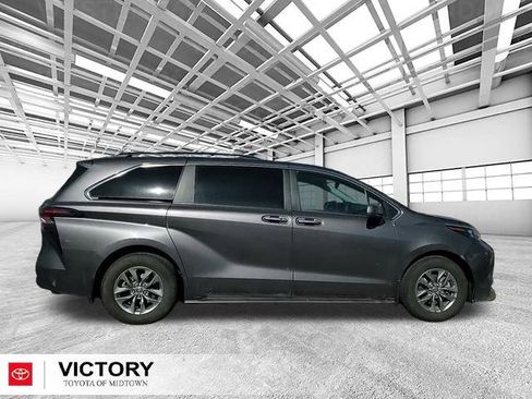 Used 2024 Toyota Sienna XLE image 2