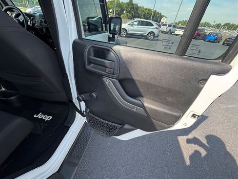 Used 2015 Jeep Wrangler Unlimited Sport w/ Connectivity Group AWD/4WD image 27