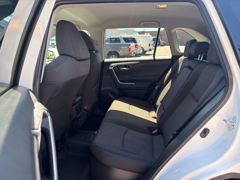 Used 2021 Toyota RAV4 XLE AWD/4WD image 26