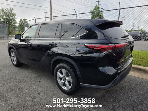 Used 2023 Toyota Highlander LE FWD image 7