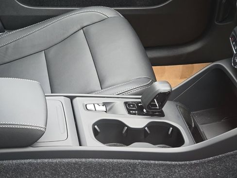 New 2025 Volvo XC40 B5 Core w/ Protection Package Premier image 7