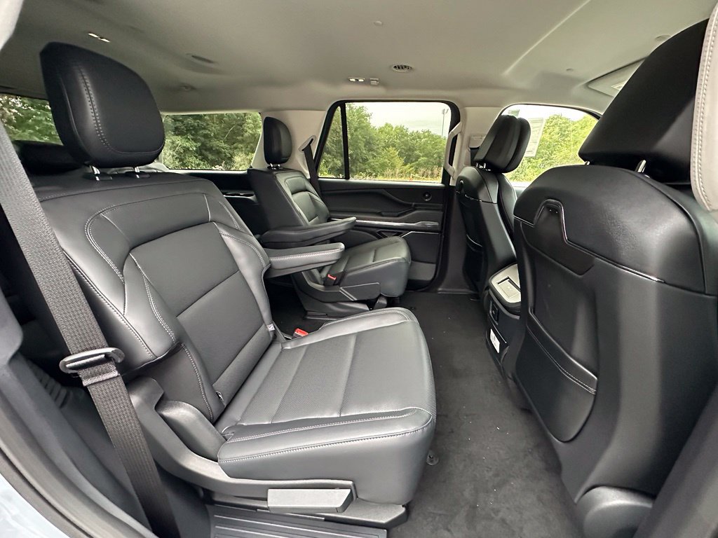 New 2027 Lincoln Navigator Premiere AWD/4WD image 25