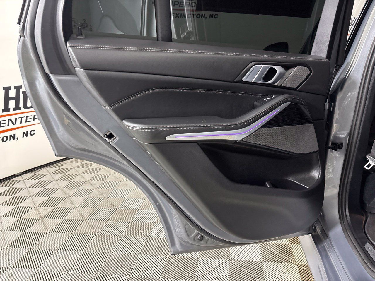 Used 2025 BMW X5 sDrive40i w/ M Sport Package RWD image 19