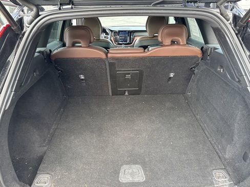 Used 2023 Volvo XC60 B5 Plus image 36