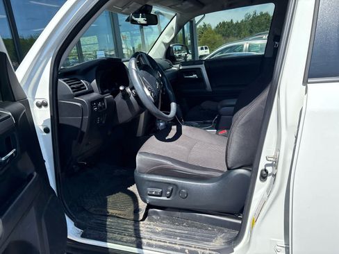 Used 2022 Toyota 4Runner Trail Special Edition AWD/4WD image 9