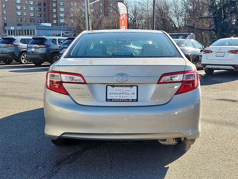 Used 2014 Toyota Camry LE image 5