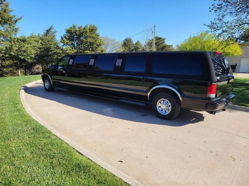 Used 2002 Ford Excursion XLT image 6