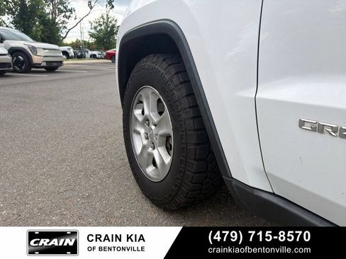 Used 2015 Jeep Grand Cherokee Laredo w/ Quick Order Package 23E RWD image 12