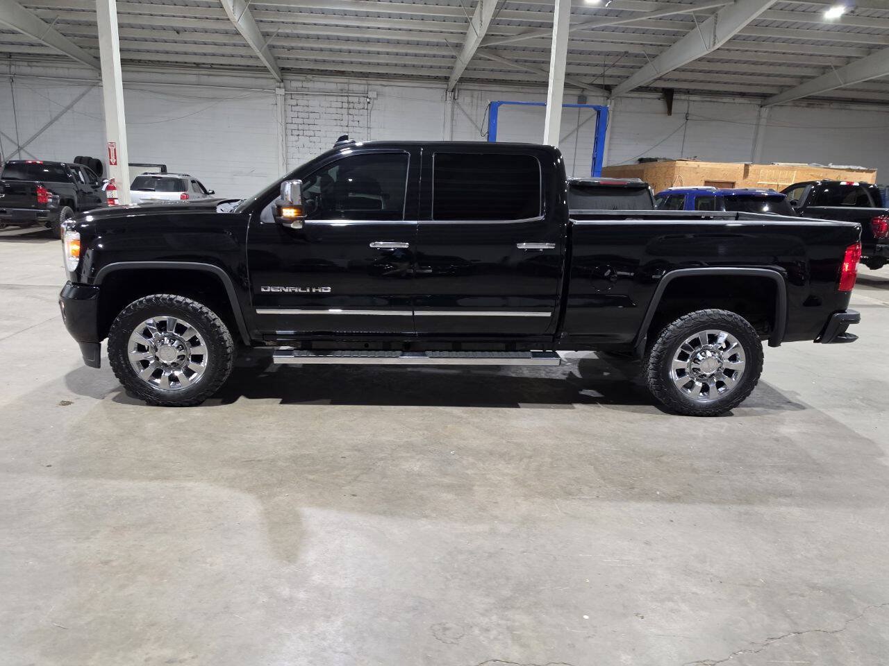 Used 2016 GMC Sierra 2500 Denali w/ Duramax Plus Package AWD/4WD image 6