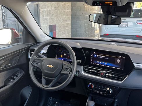 Used 2025 Chevrolet TrailBlazer LT image 32