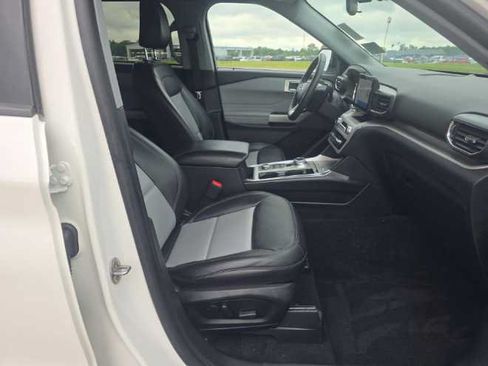 Used 2024 Ford Explorer XLT w/ Equipment Group 202A AWD/4WD image 7