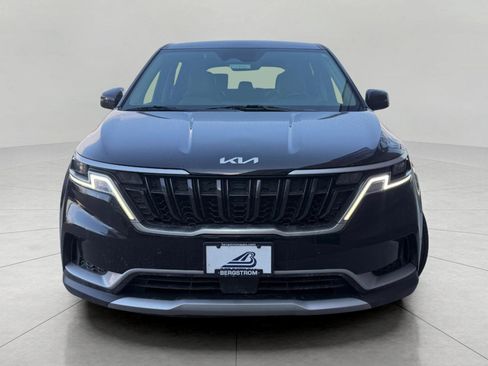 Used 2024 Kia Carnival EX image 4