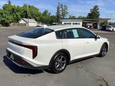 Used 2025 Kia K4 FWD image 3