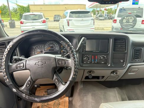 Used 2005 Chevrolet Avalanche Z71 w/ Preferred Equipment Group image 18