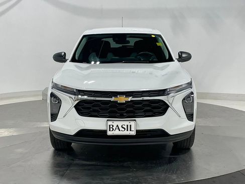 Used 2024 Chevrolet Trax LS w/ Driver Confidence Package FWD image 9