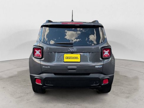 Used 2018 Jeep Renegade Latitude w/ UConnect 8.4 Nav Group AWD/4WD image 4