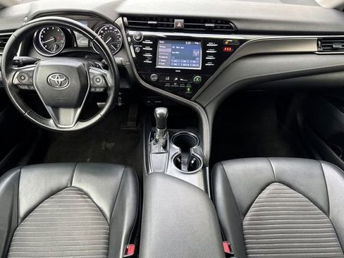 Certified 2020 Toyota Camry SE image 17
