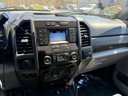 Used 2021 Ford F550 4x4 Regular Cab Super Duty w/ Power Equipment Group image 29