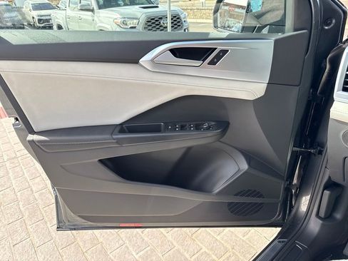 New 2026 Volkswagen Taos SE image 19