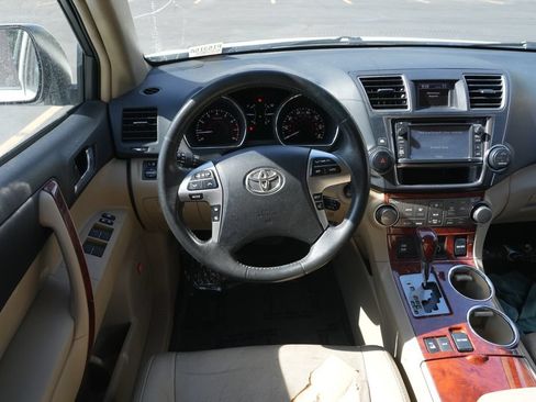 Used 2013 Toyota Highlander Limited AWD/4WD image 16