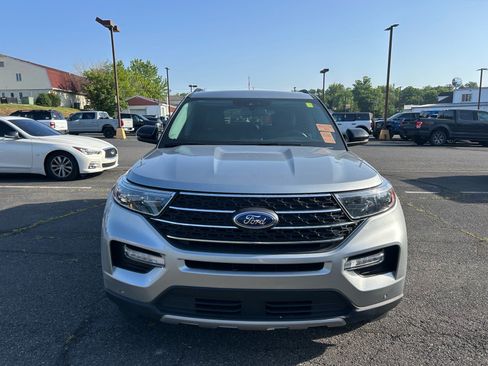 Used 2024 Ford Explorer XLT w/ Equipment Group 202A AWD/4WD image 2