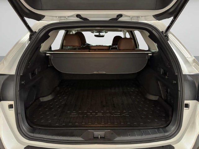 Used 2020 Subaru Outback Touring AWD/4WD image 30