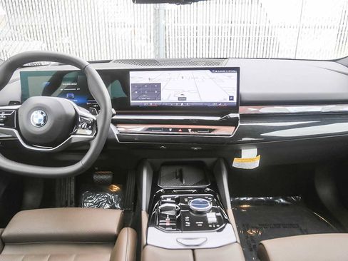 Used 2026 BMW 540i xDrive image 8