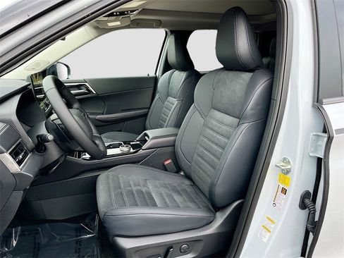 New 2025 Mitsubishi Outlander AWD image 22