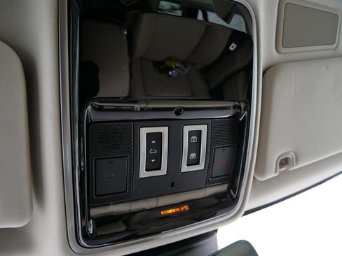 Used 2020 Land Rover Range Rover HSE image 30