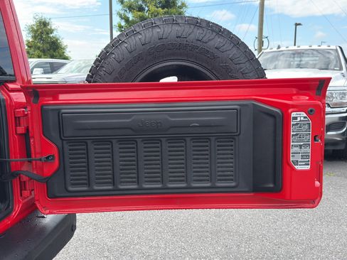 Used 2018 Jeep Wrangler Unlimited Rubicon AWD/4WD image 31