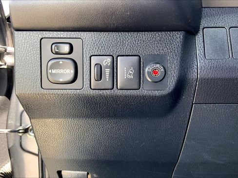 Used 2018 Toyota RAV4 XLE w/ Plus Extra Value Package FWD image 33