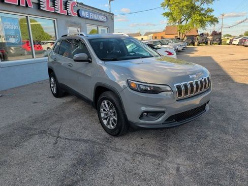 Used 2020 Jeep Cherokee Latitude Plus w/ Comfort/Convenience Group AWD/4WD image 3