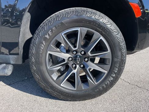 Used 2023 Chevrolet Suburban Z71 w/ Luxury Package image 61
