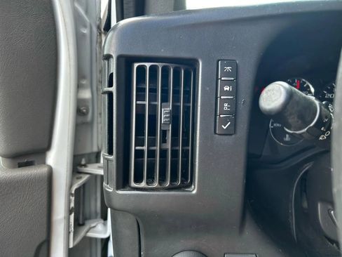Used 2017 GMC Savana 2500 RWD image 16