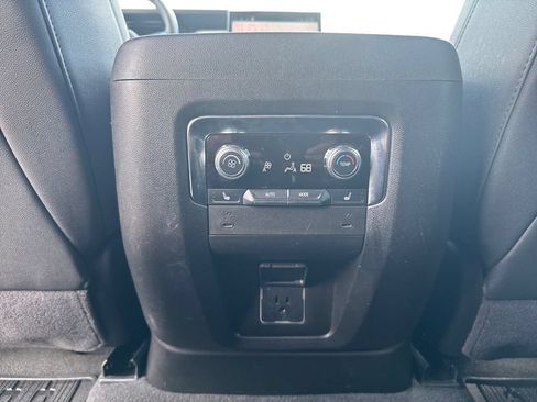 Certified 2025 GMC Yukon XL AT4 w/ AT4 Premium Package AWD/4WD image 40