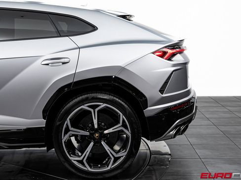 Used 2019 Lamborghini Urus image 14