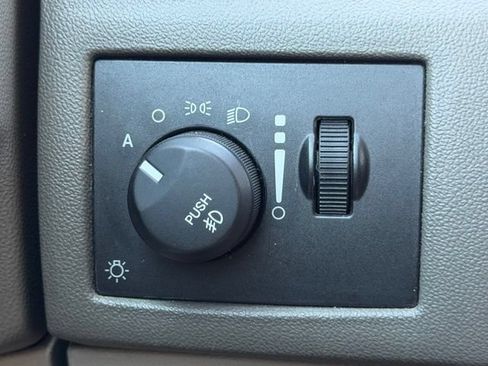 Used 2010 Chrysler 300 C RWD image 19