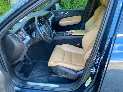 Used 2019 Volvo XC60 T6 Momentum w/ Premium Package AWD/4WD image 10