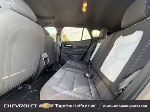 Used 2025 Chevrolet Trax RS w/ Sunroof Package FWD image 30