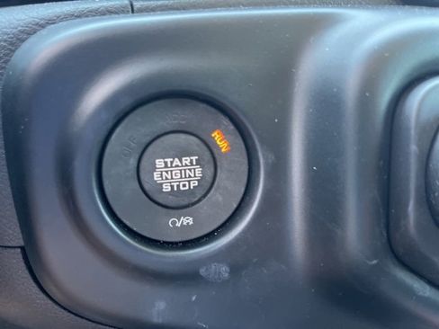 Used 2023 Jeep Gladiator Mojave w/ Cold Weather Group image 29