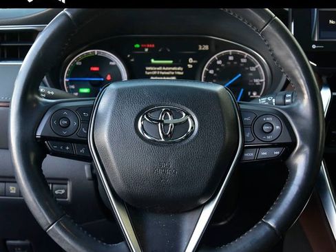 Used 2021 Toyota Venza image 19