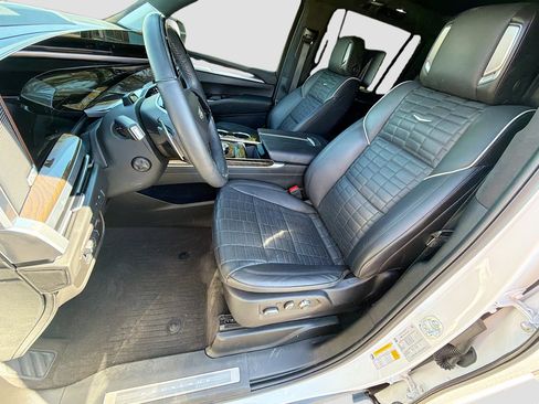 Certified 2025 Cadillac Escalade ESV Sport Platinum AWD/4WD image 21